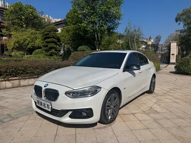 BMW 1 SERIES