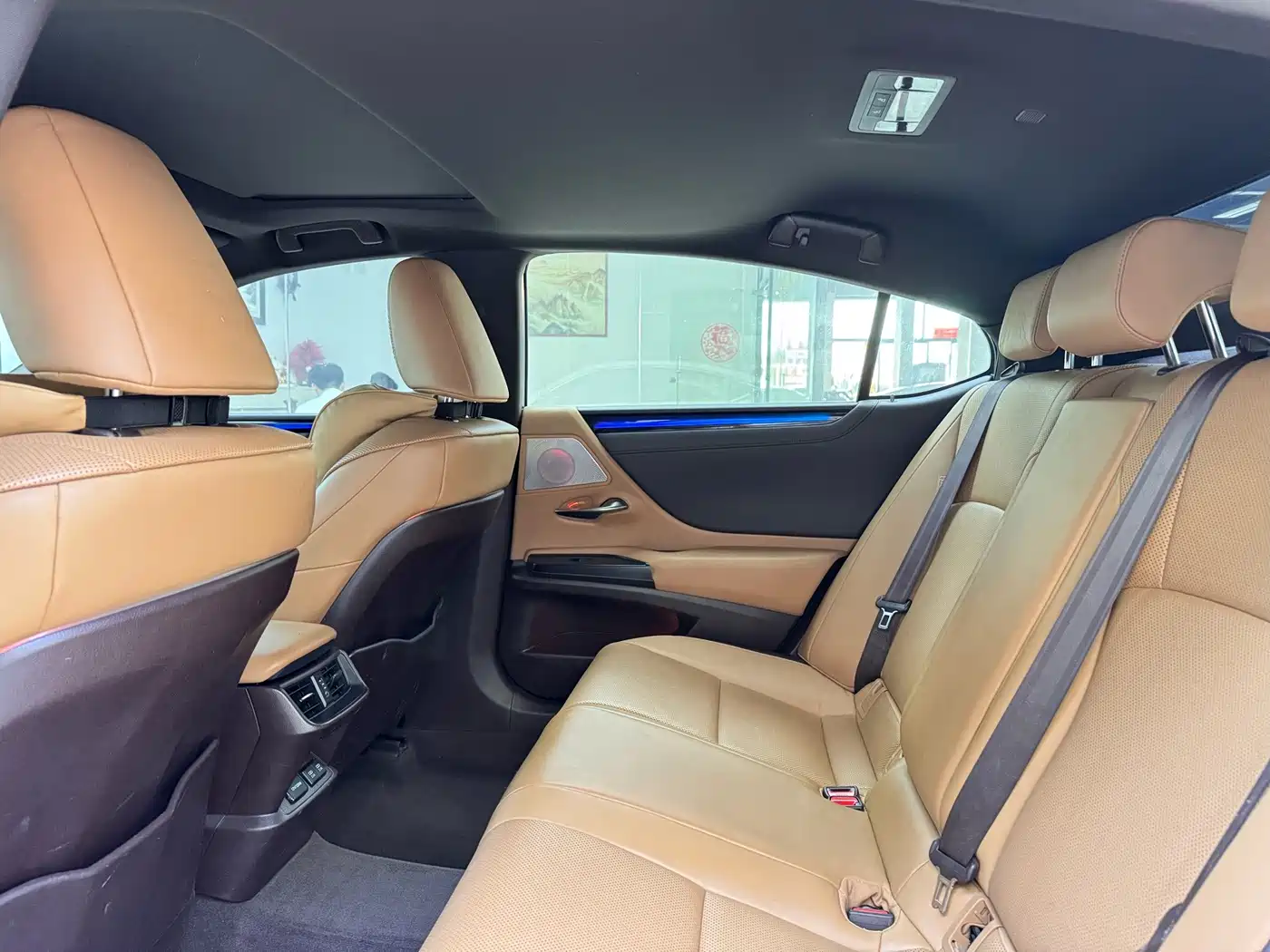 Фото 6 - Lexus ES