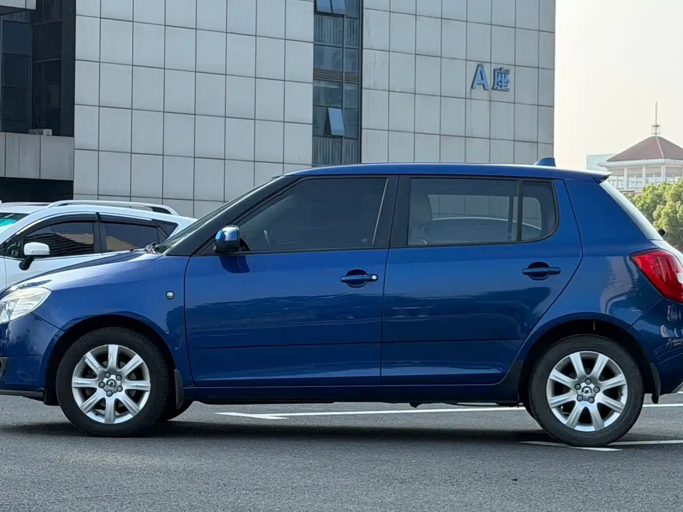 Škoda Fabia 2011 1.6L Automatic Crystal Edition фото 4
