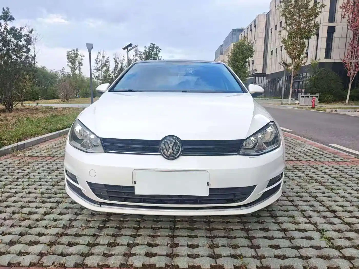 Photo 2 - Volkswagen Golf