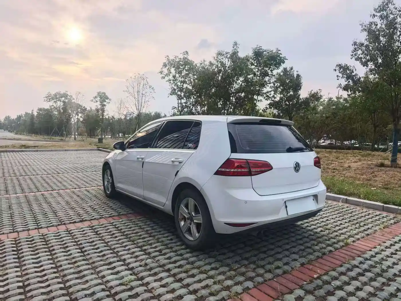 Photo 4 - Volkswagen Golf