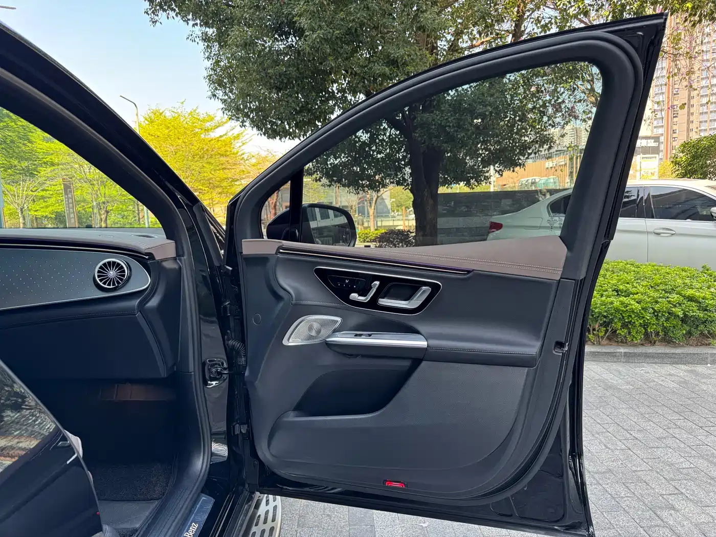 MERCEDES-BENZ EQE SUV