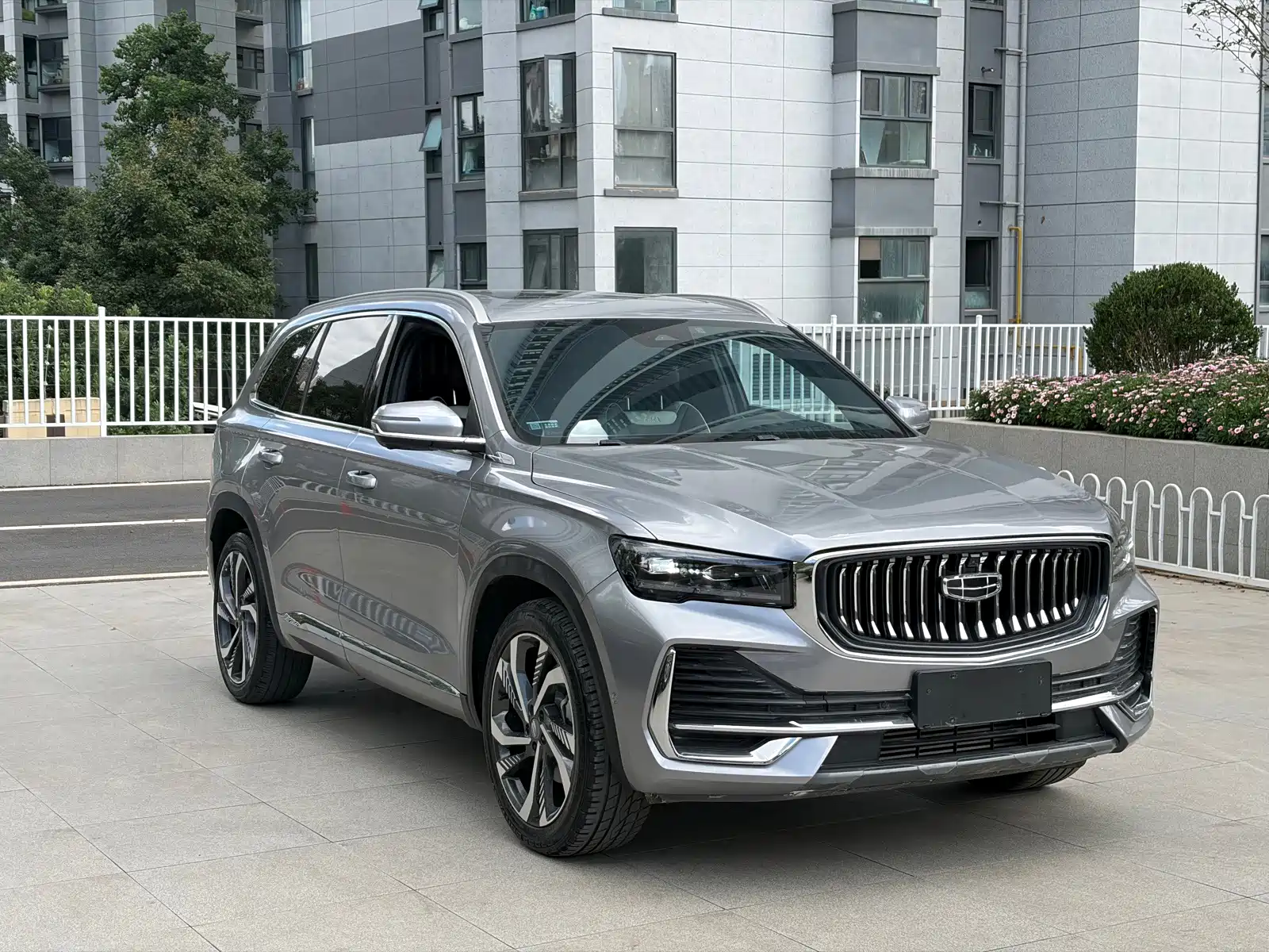 Фото 3 - Geely Monjaro