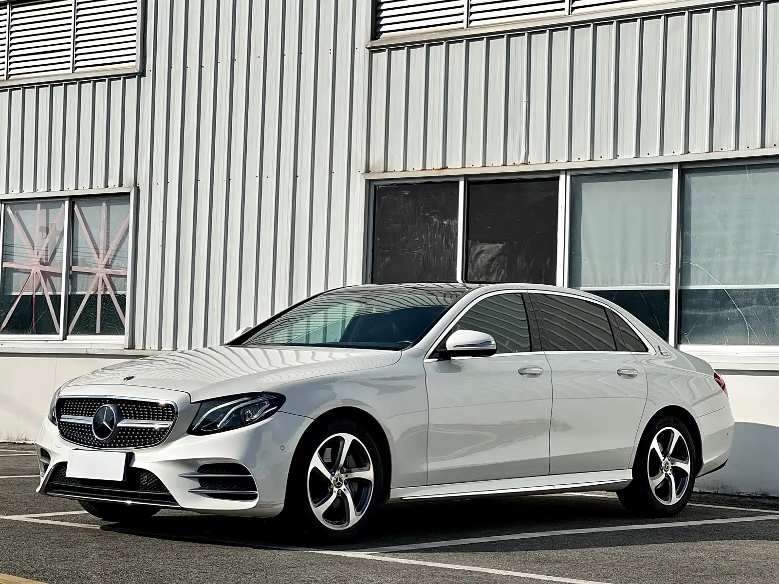 Фото 1 - Mercedes-Benz E-Class