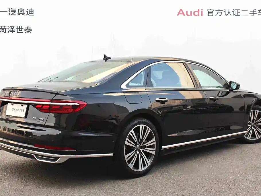 Фото 2 - Audi A8
