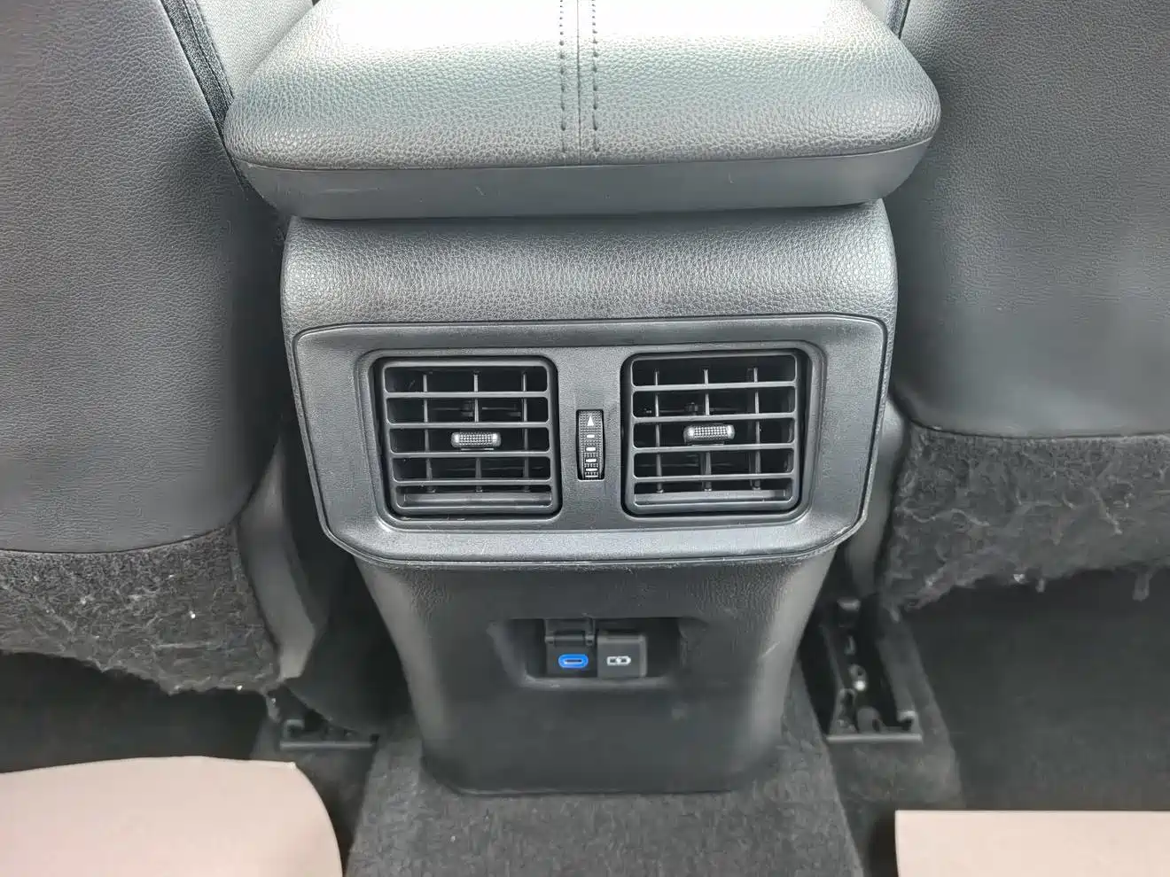 Photo 15 - Toyota RAV4