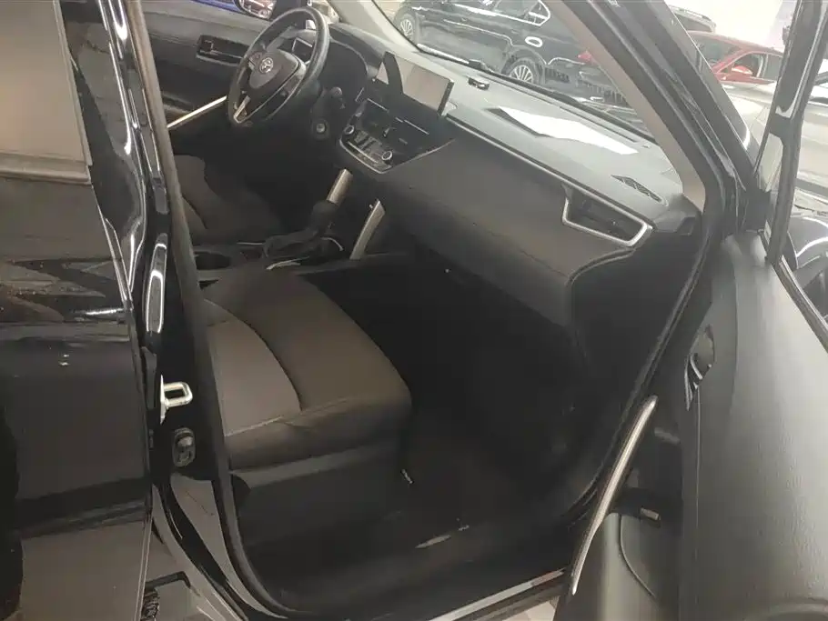 Toyota Frontlander 2023 2.0L CVT Elite Edition фото 8