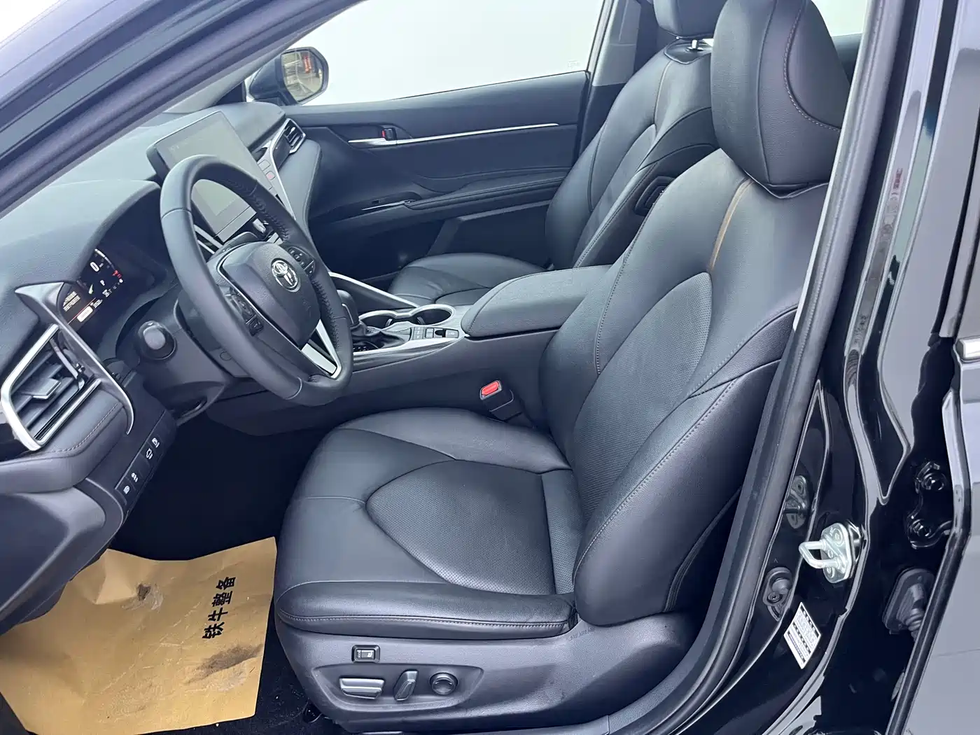 Toyota Camry 2023 Hybrid 2.5HG Luxury Edition фото 10