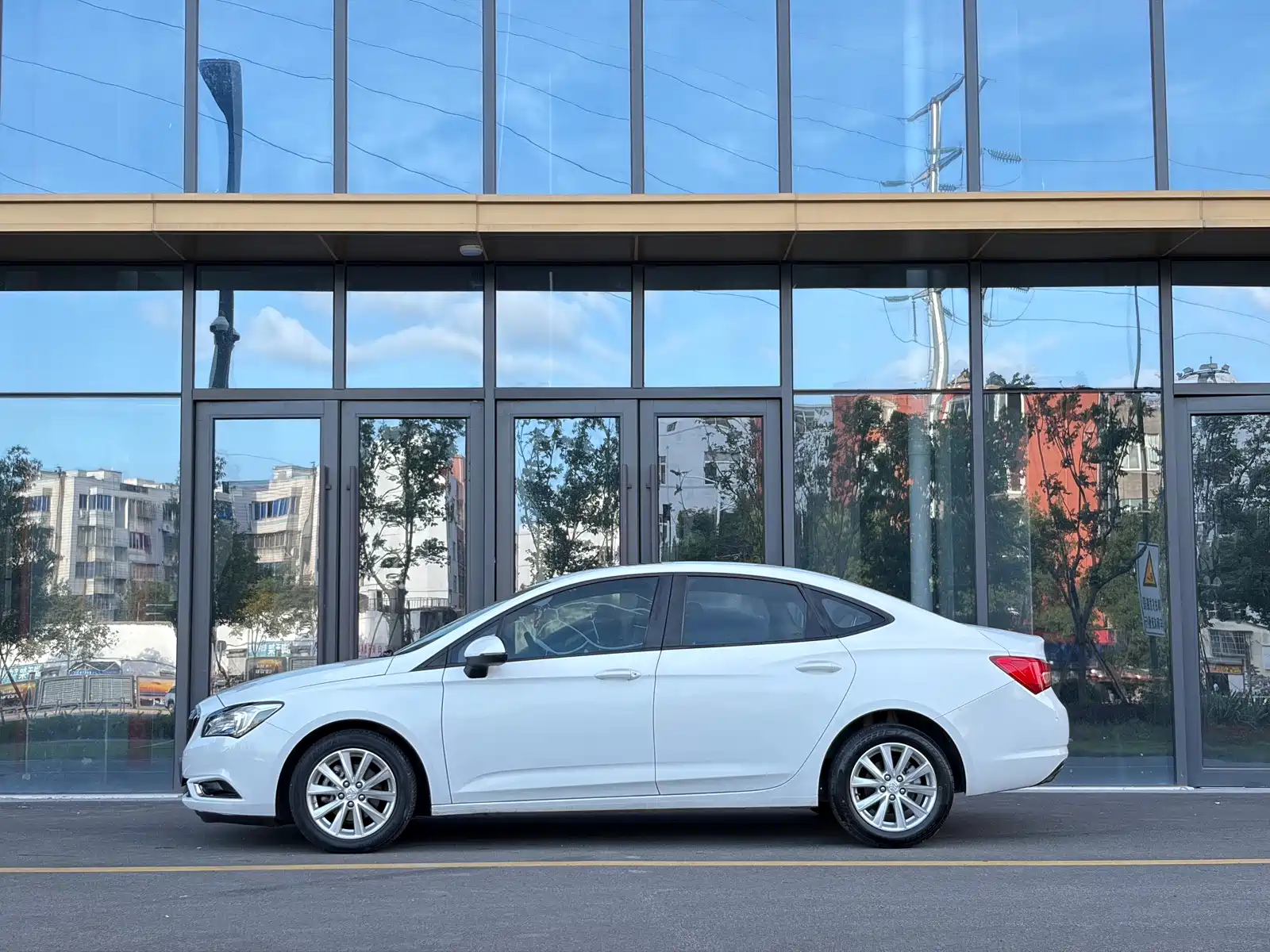 صورة 4 - Buick Verano