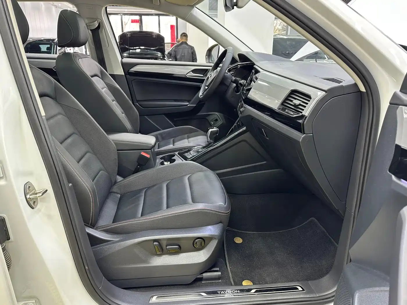 Volkswagen Tayron 2022 280TSI 2WD Luxury Smart Connect Edition фото 19