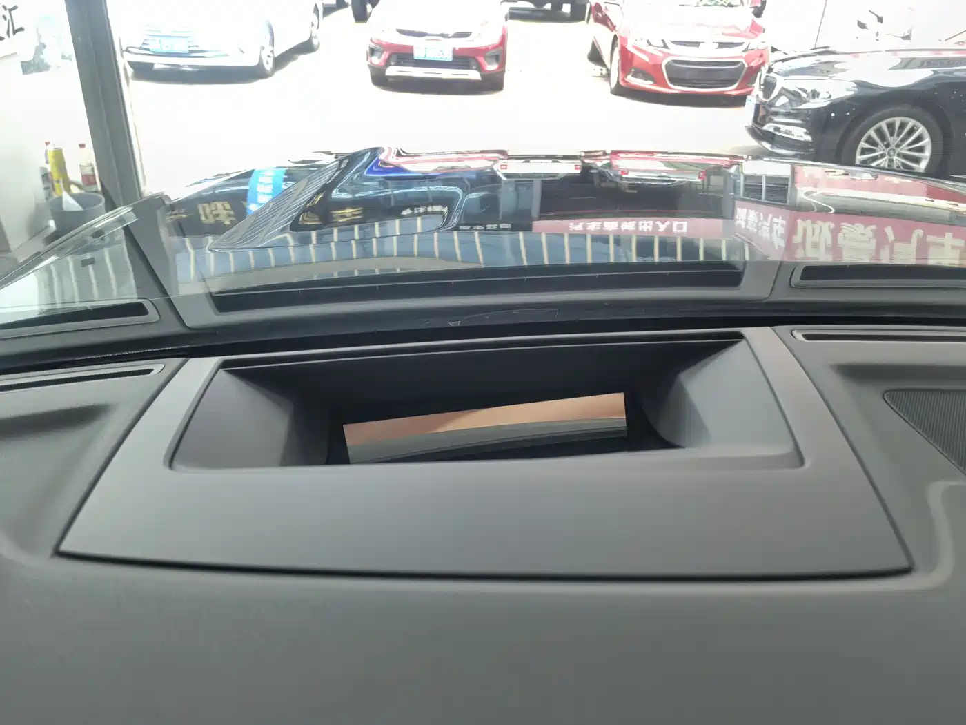 Volkswagen Touareg 2019 3.0TSI Sharp Edge Edition China VI фото 17