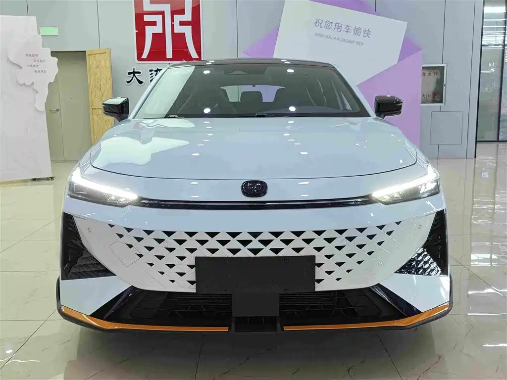 Changan UNI-V 2025 2024 1.5T Deluxe Sport