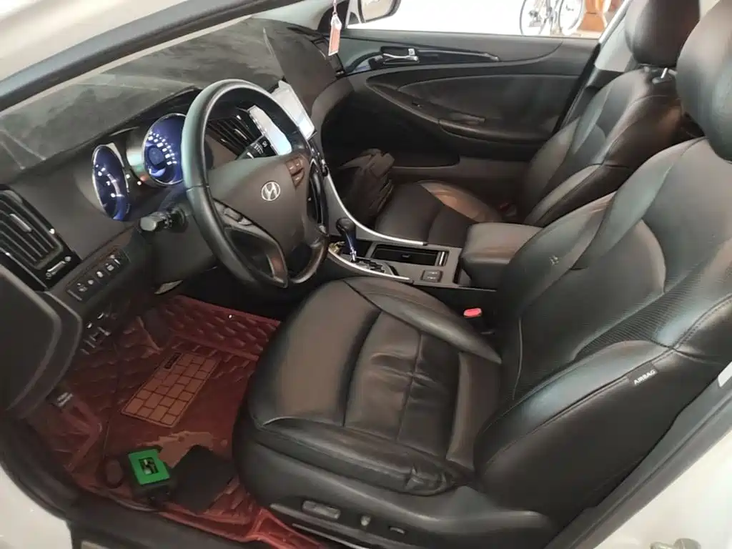 Photo 16 - Hyundai Sonata