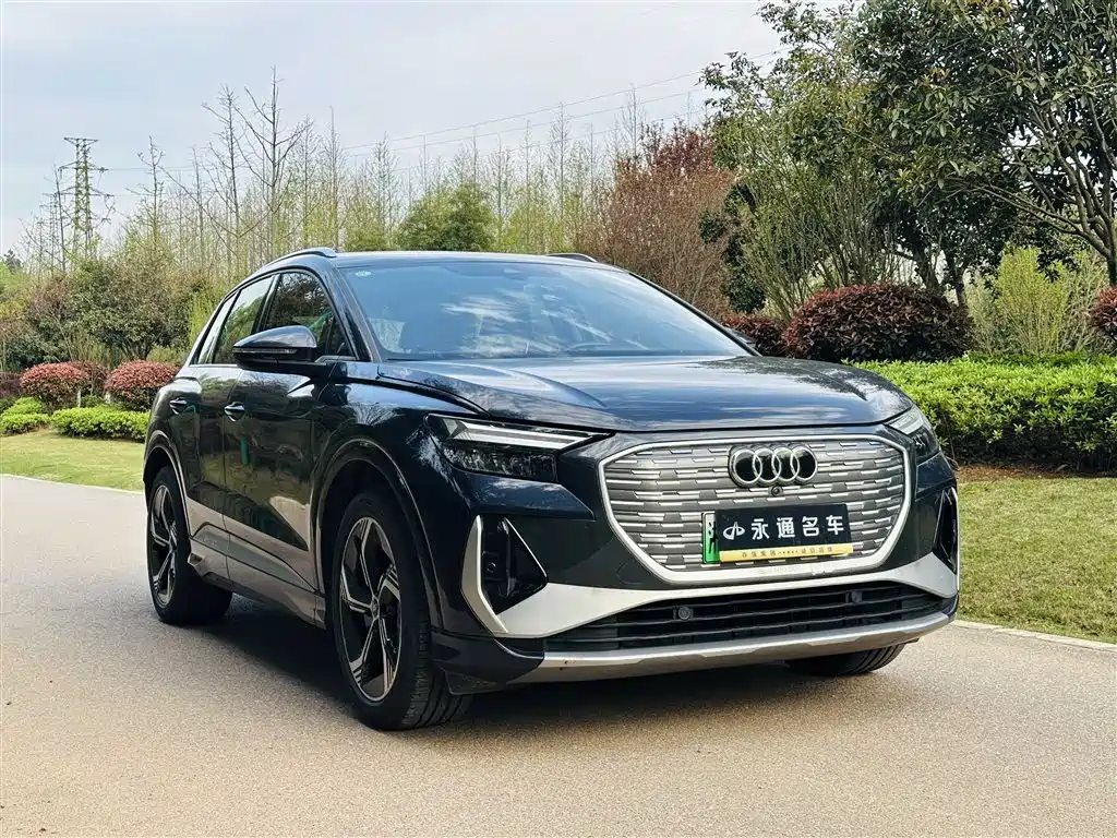 AUDI Q4 E TRON