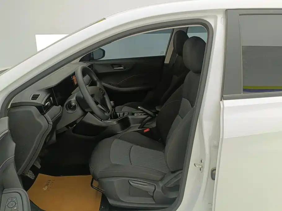 Roewe i5 2025 2023 1.5L Manual Comfort Edition