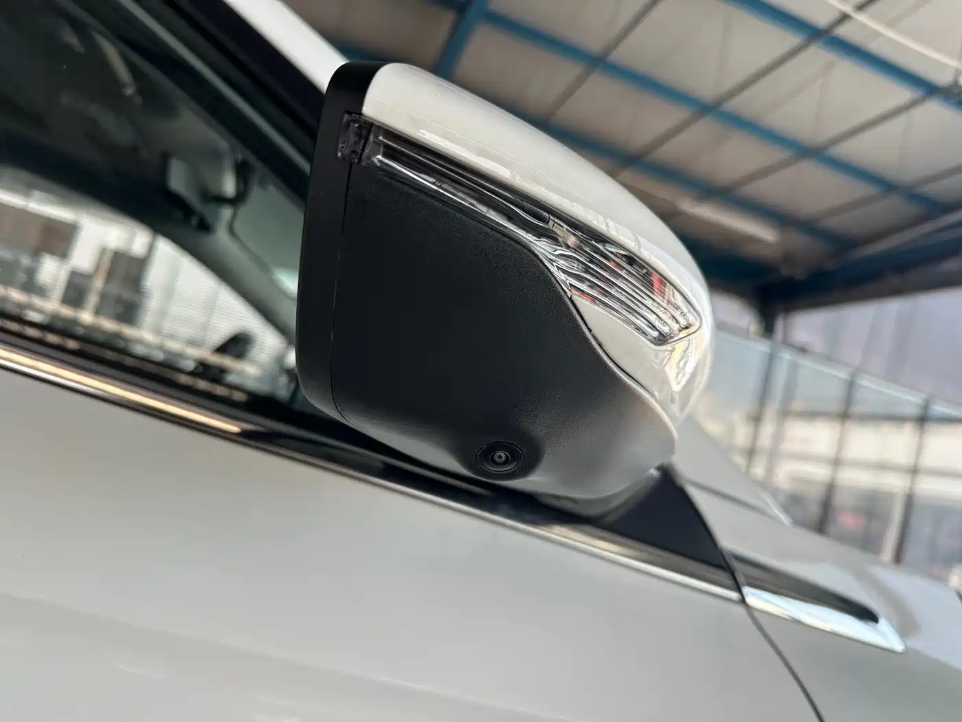 Фото 4 - Geely Emgrand