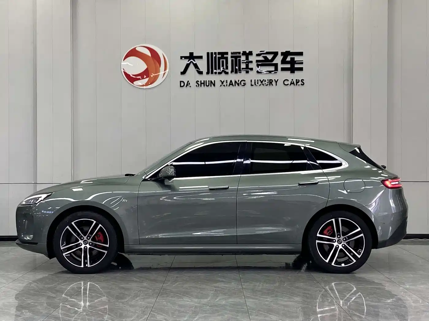 AITO Wenjie AITO M5 2023 Extended Range RWD Standard Edition фото 3
