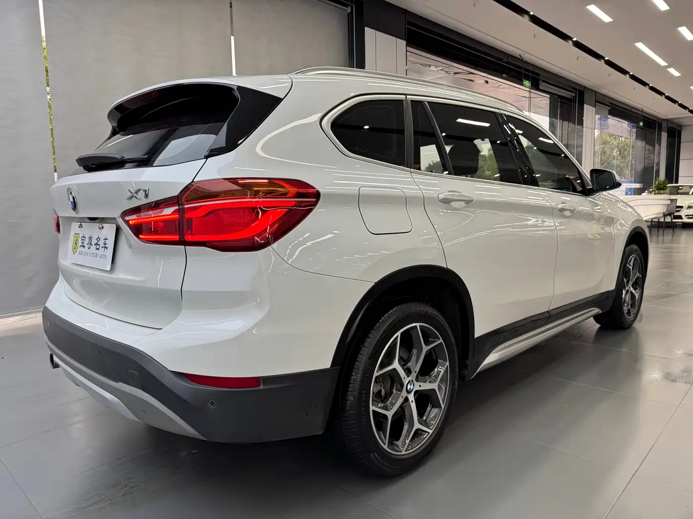 BMW X1 2016 sDrive18Li Luxury Model фото 6