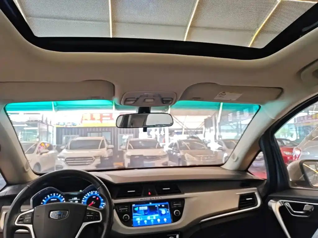 Фото 18 - Geely Vision X3
