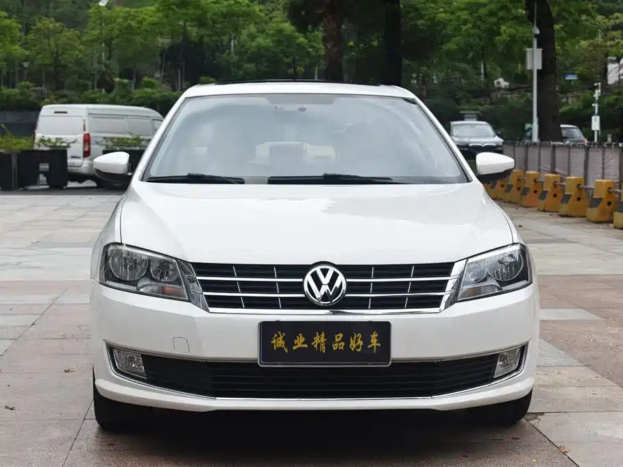 Volkswagen Lavida 2013 Facelift Classic 1.6L Automatic Comfort фото 2