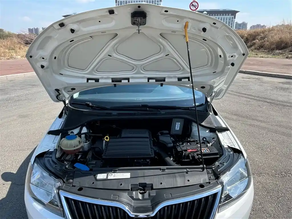 Škoda Skoda Rapid Spaceback 2016 Facelift 1.6L Automatic Innovation Edition фото 23