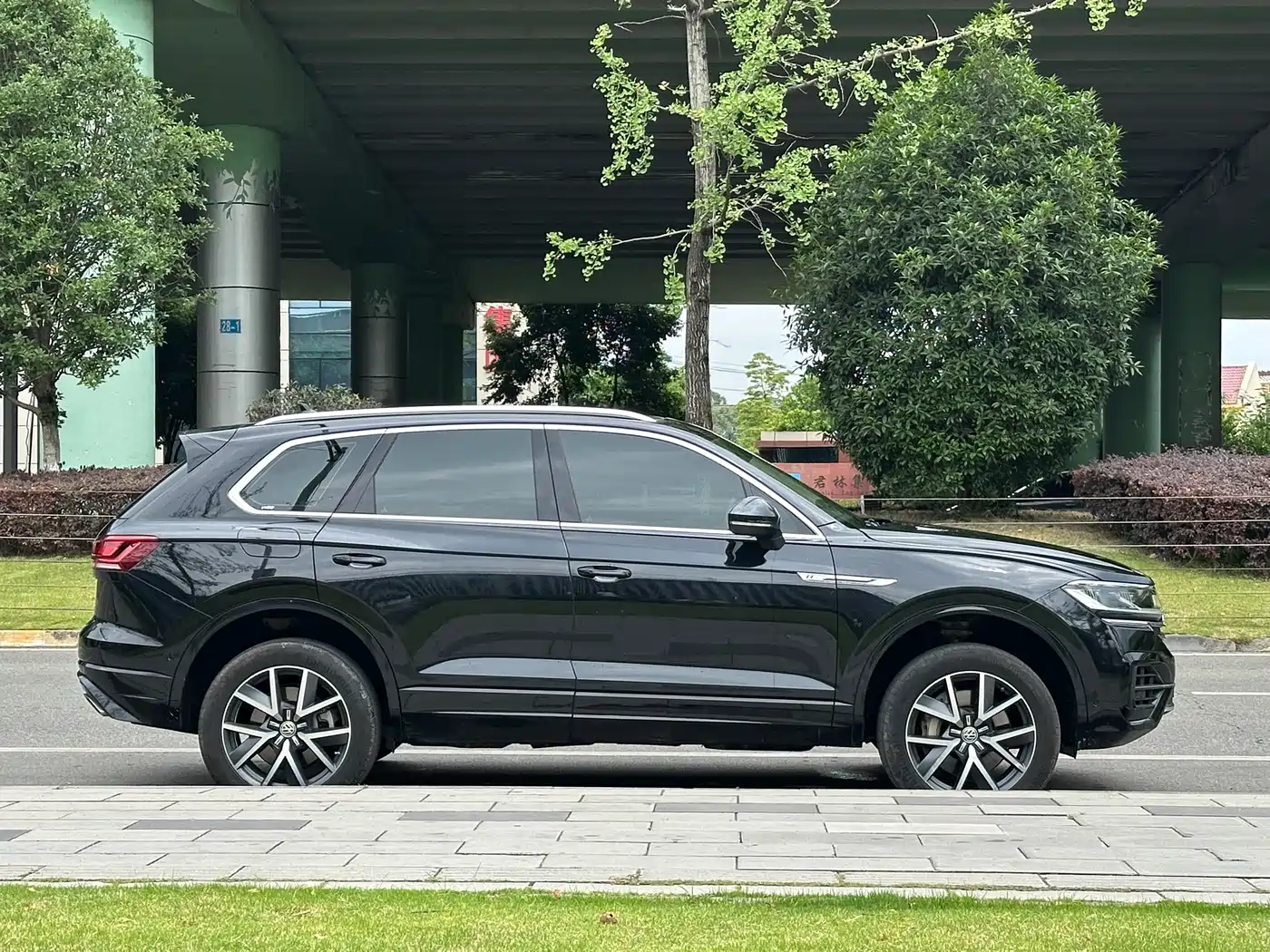 Volkswagen Touareg 2019 3.0TSI Sharp Edge Edition China VI фото 7