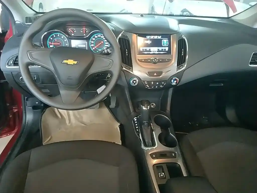 Chevrolet Cruze 2018 2017 1.5L Hatchback Auto Pioneer Sunroof