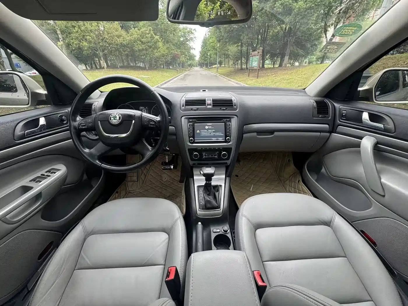 Škoda Octavia 2013 1.6L Automatic Prestige Edition фото 12