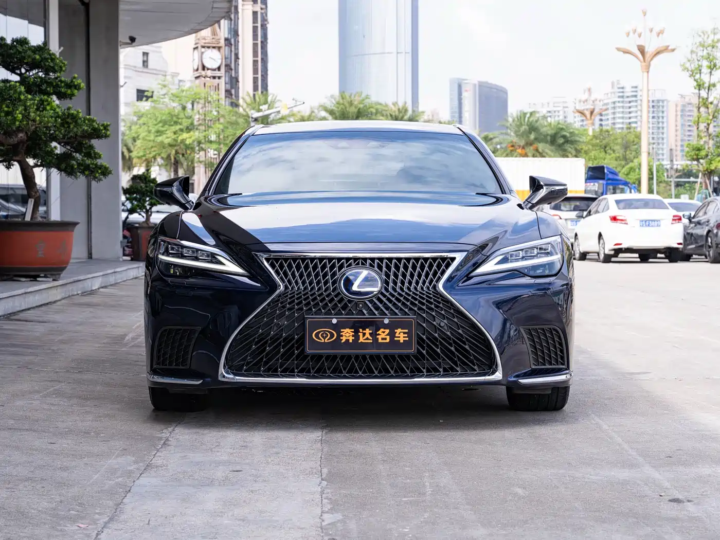 Lexus LS 2021 500h Executive Edition фото 2
