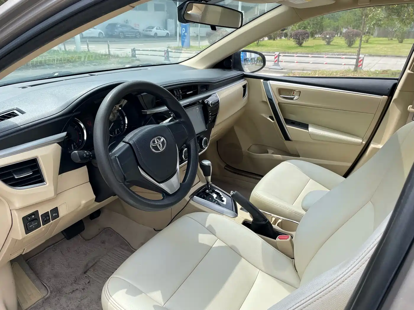 Toyota Corolla 2014 1.6L CVT GL-i фото 4