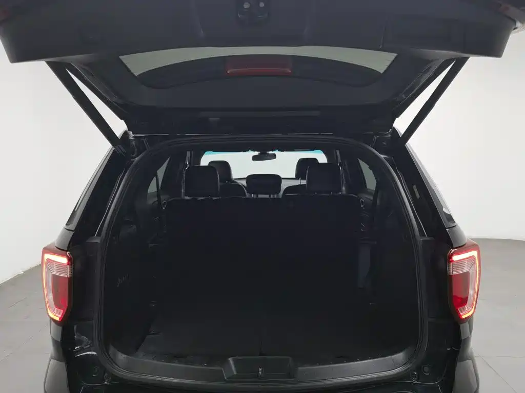 Photo 16 - Ford Explorer (Import)