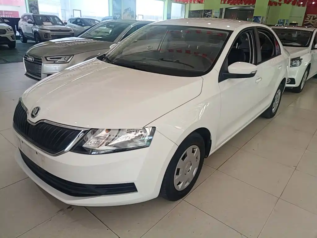 Фото 1 - Škoda Rapid