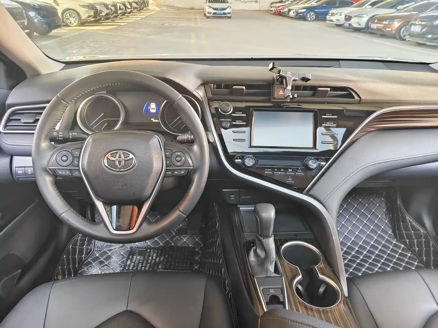 Toyota Camry 2018 2.0G Luxury Edition фото 5