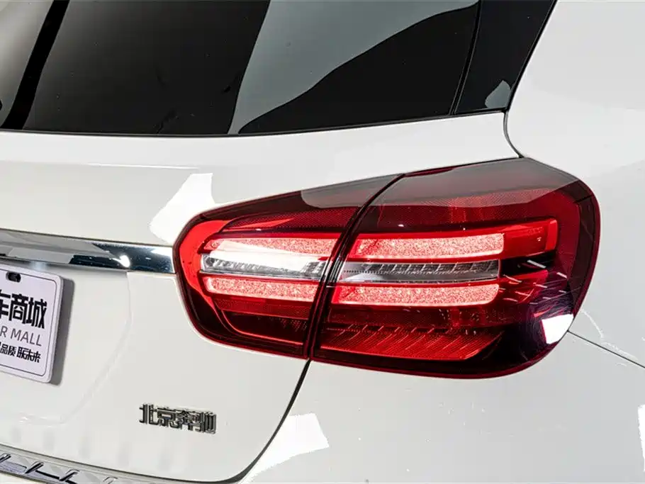 Mercedes-Benz GLA 2017 GLA 200 Dynamic фото 8