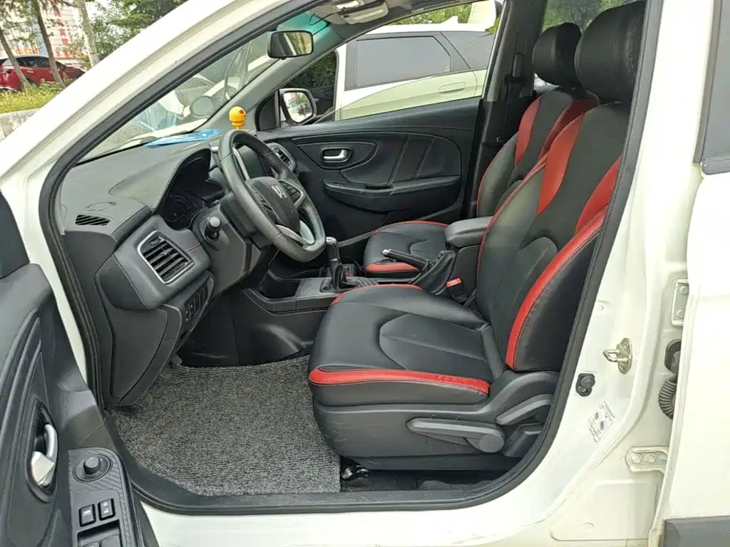 صورة 15 - Luxgen U5 SUV