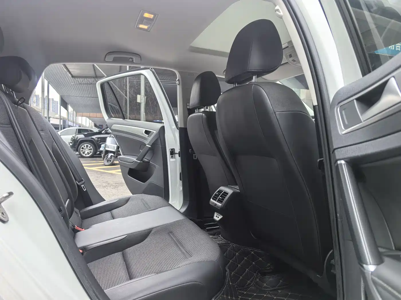 Volkswagen Golf 2020 280TSI DSG Comfort фото 8