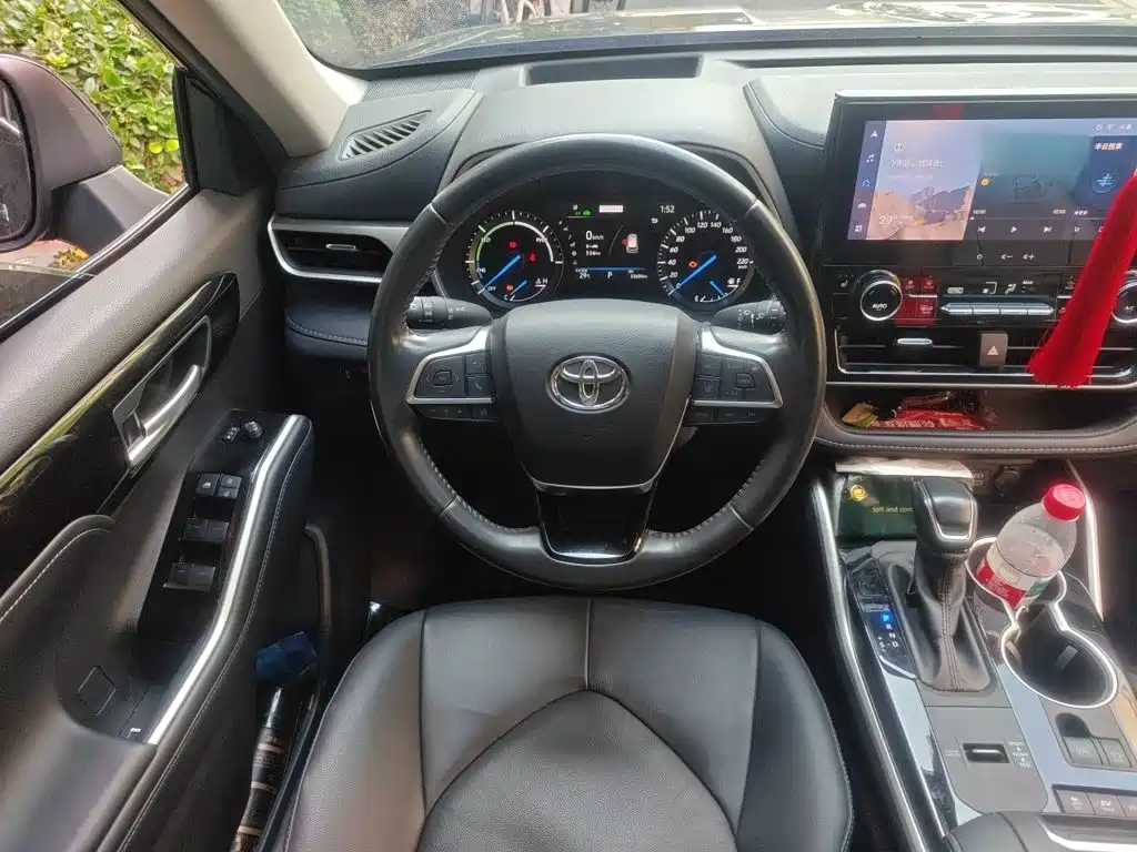 Photo 3 - Toyota Highlander