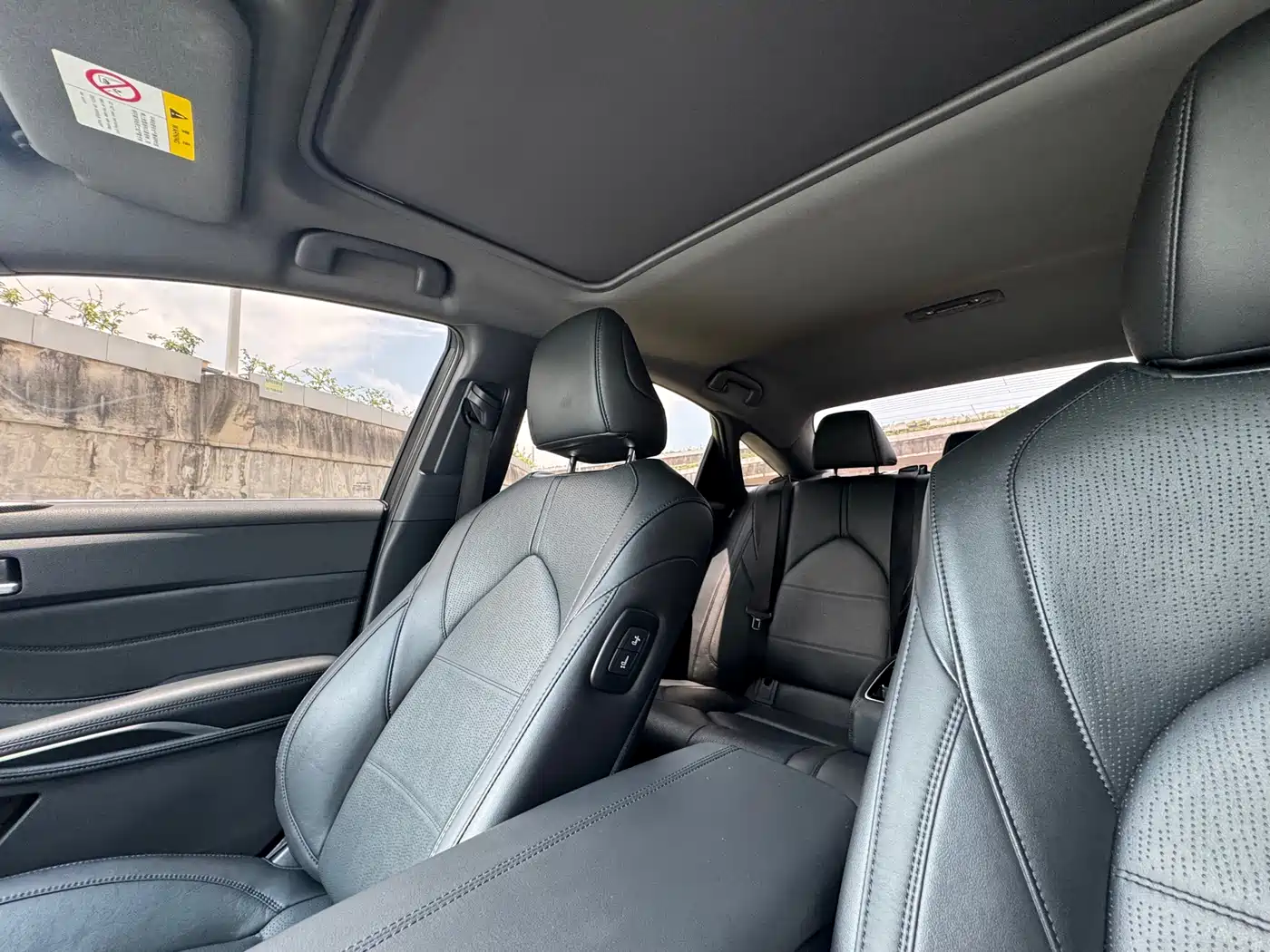 Toyota Avalon 2019 Hybrid 2.5L Luxury Edition China V фото 27
