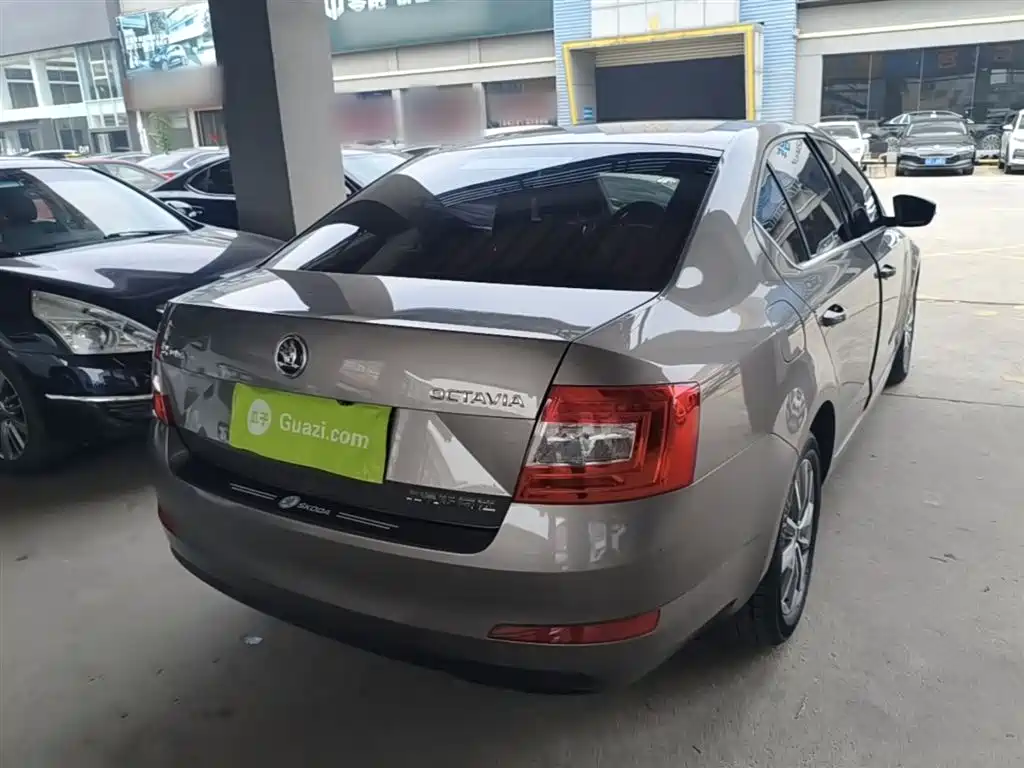Škoda Octavia 2017 Classic 1.6L Automatic Comfort фото 7