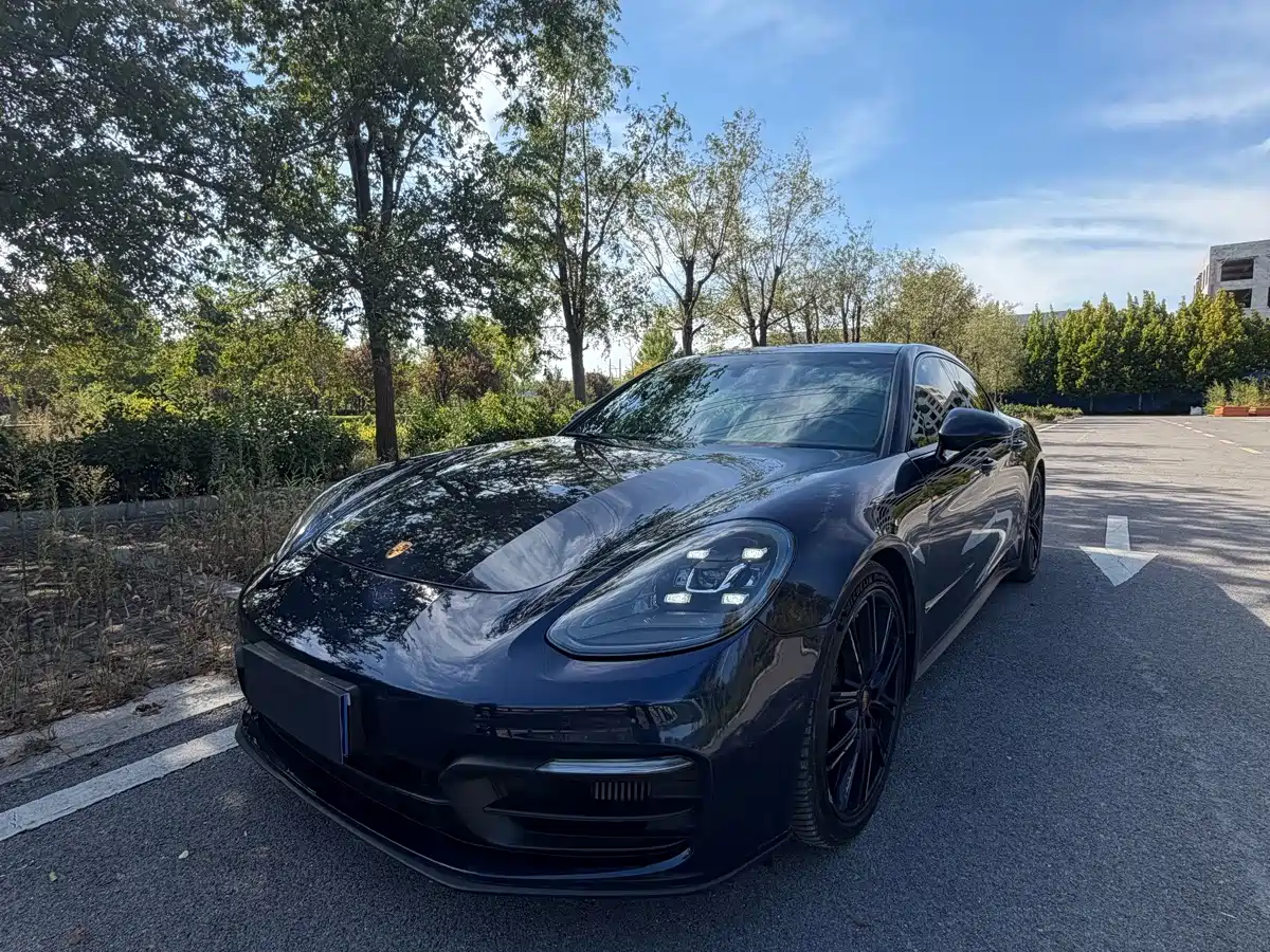 Фото 1 - Porsche Panamera