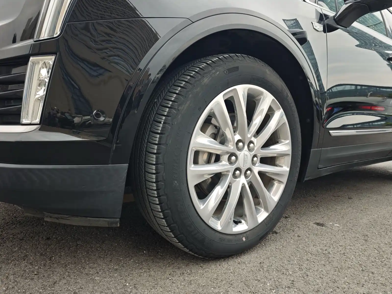 Фото 9 - Cadillac XT5