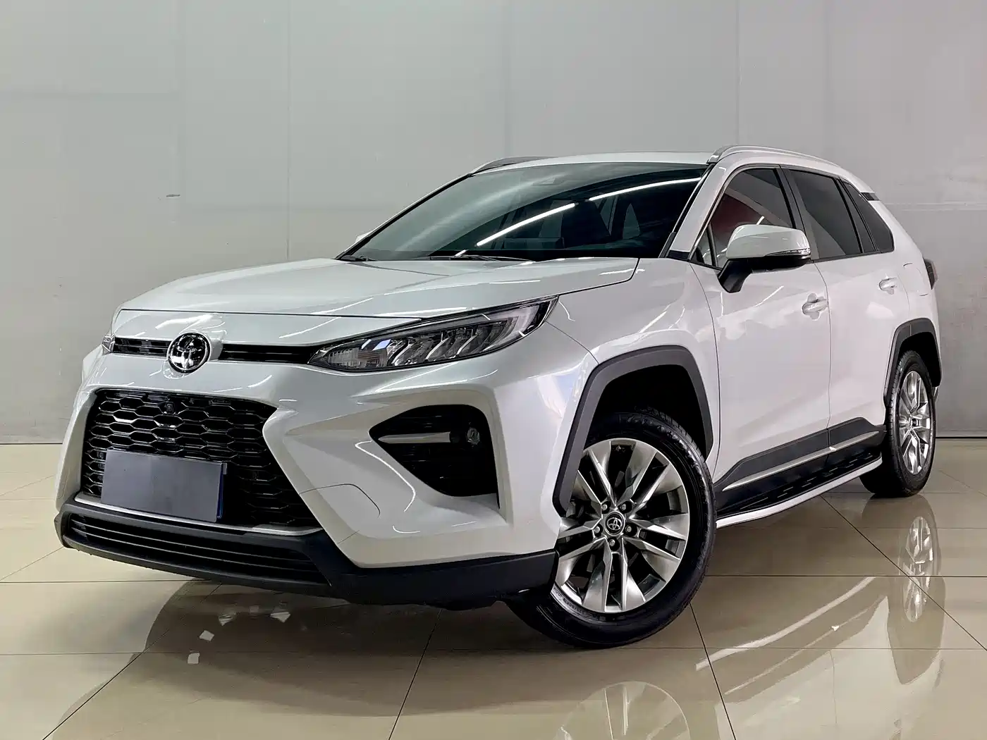 Toyota Wildlander 2022 2.0L CVT AWD Luxury PLUS Edition фото 2