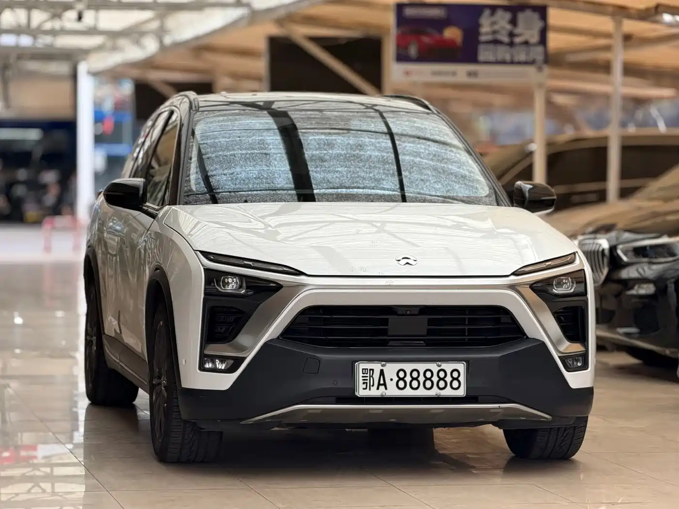 Фото 3 - NIO ES8