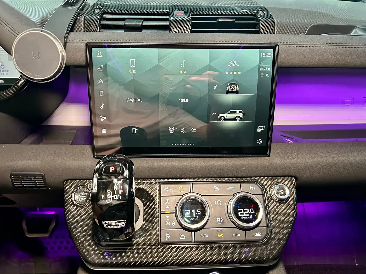 Land Rover Defender 2023 Model 90 2.0T P300 SE фото 17