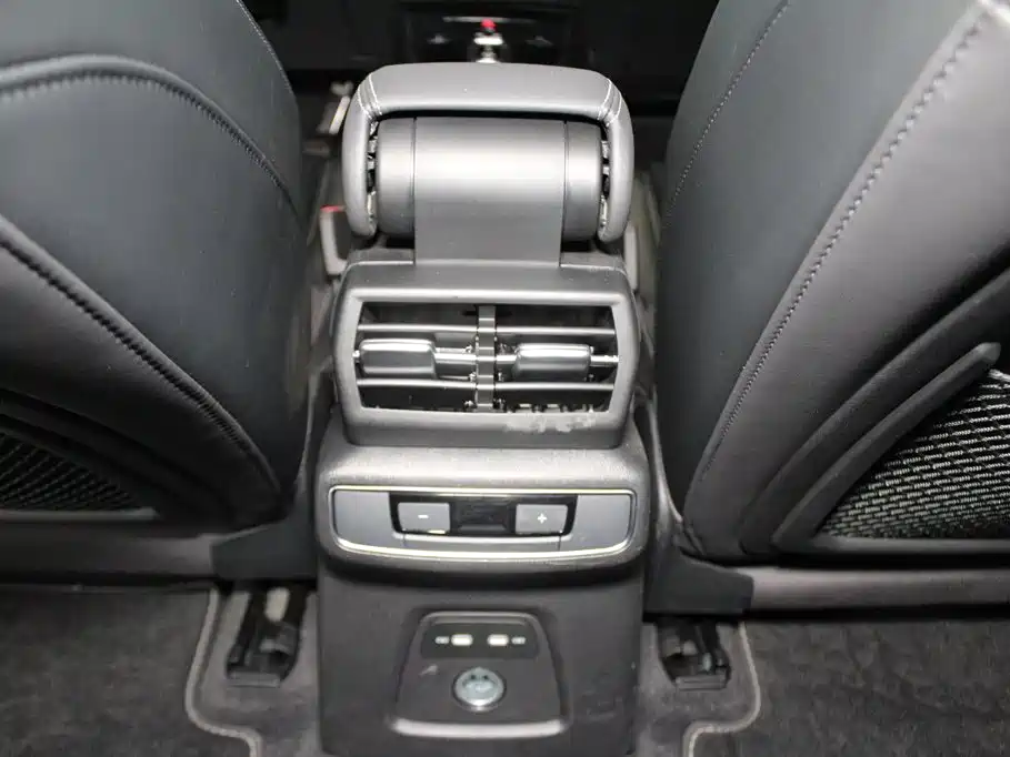 Photo 10 - Audi Q4 e-tron