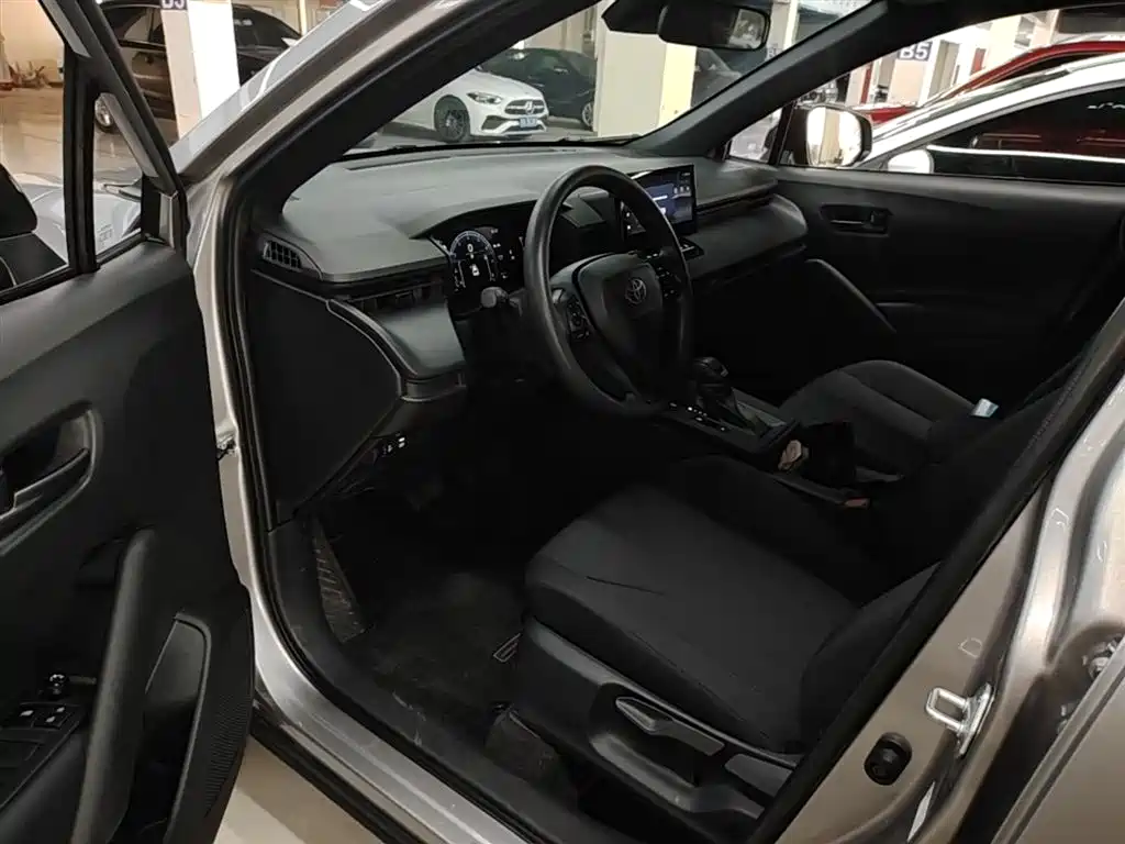 Toyota Corolla Cross 2025 2.0L Pioneer Edition фото 16