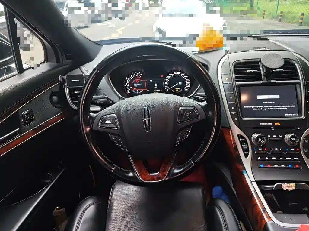 Photo 6 - Lincoln MKX