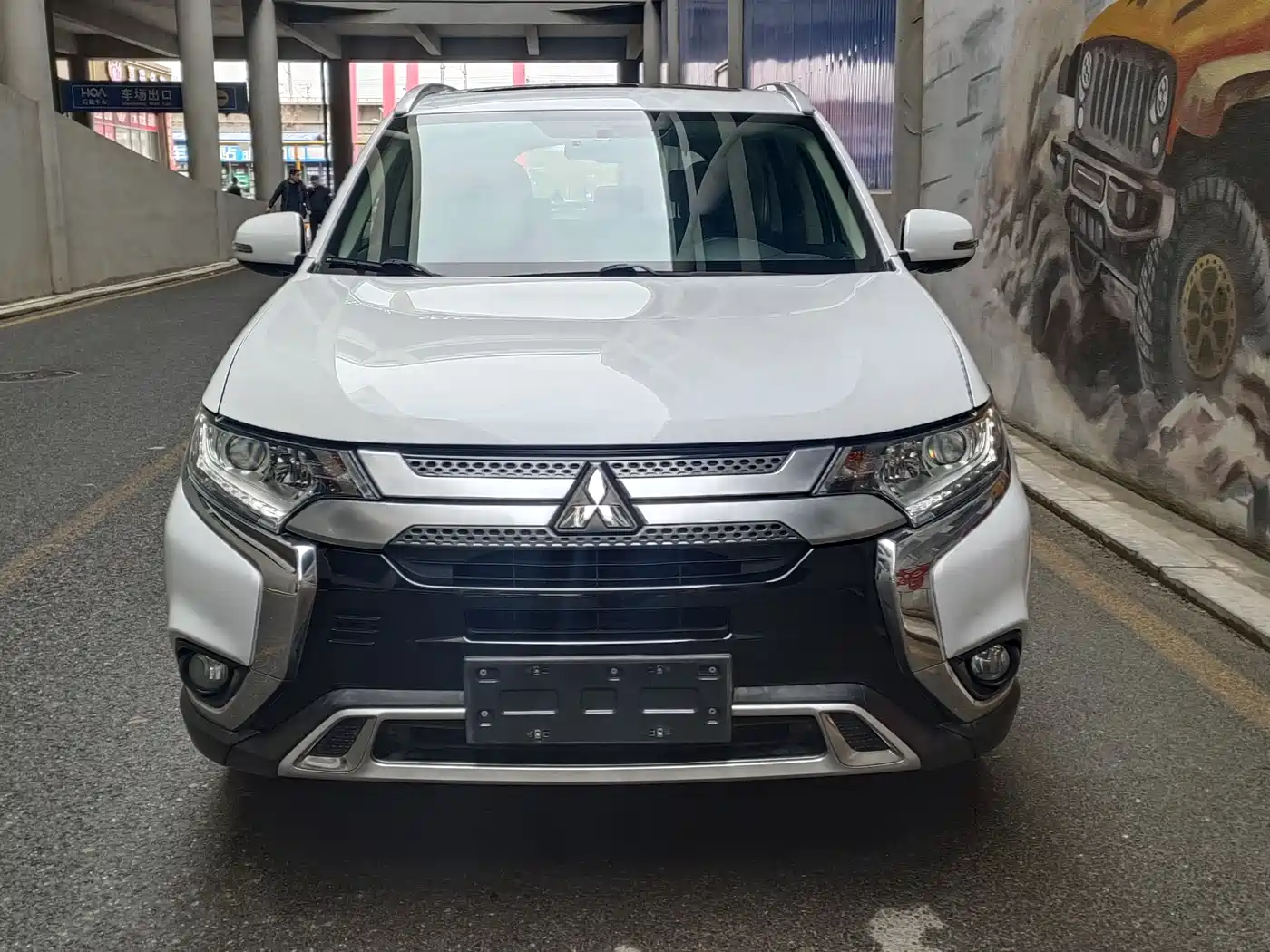MITSUBISHI OUTLANDER