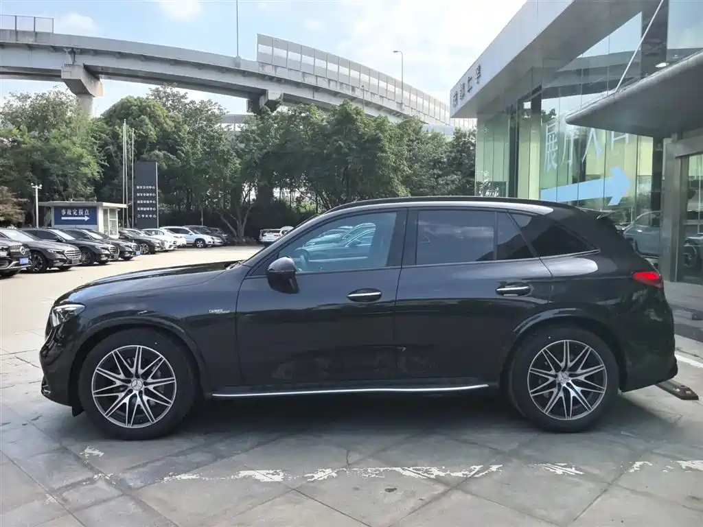 Mercedes-Benz GLC AMG 2025 AMG GLC 43 4MATIC фото 5