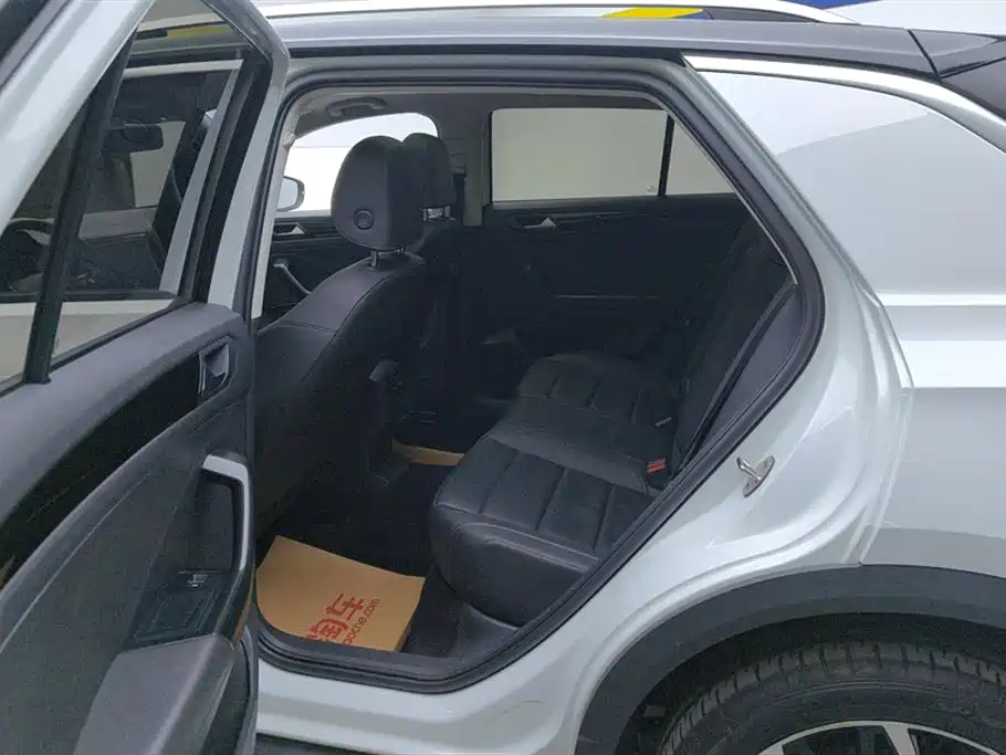 VOLKSWAGEN T ROC EXPLORING SONGS